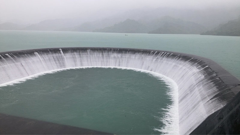 受熱帶低壓影響,台南12日開始降雨,雨勢不停;南化水庫13日蓄滿自然溢流;這也是南化水庫114年首度蓄滿自然溢流。(水利署南區水資源分署提供)中央社記者張榮祥台南傳真 114年6月13日
